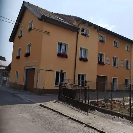 Stavebni 334, Plesna * Smrcina